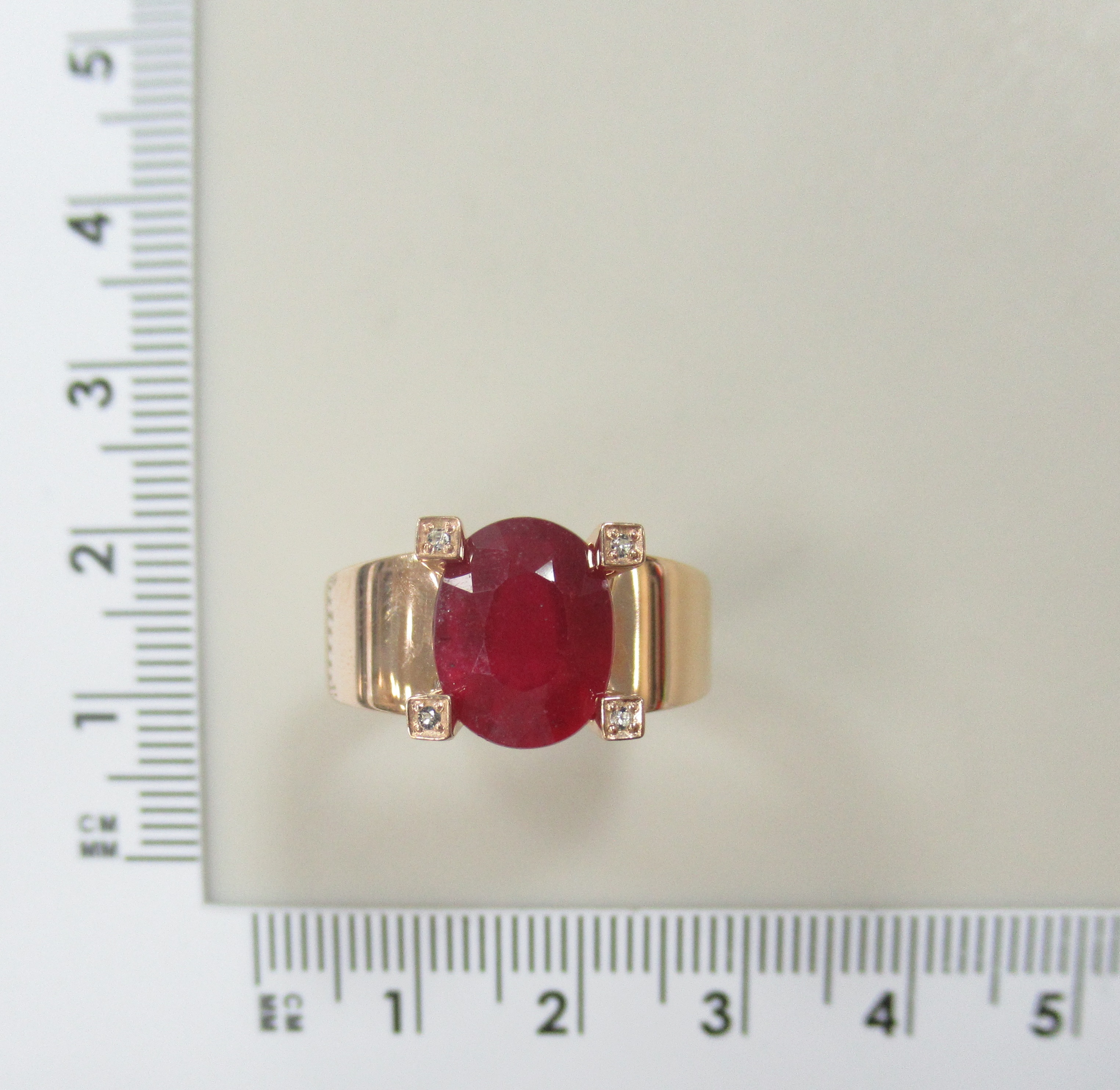 Серебряное кольцо с рубином